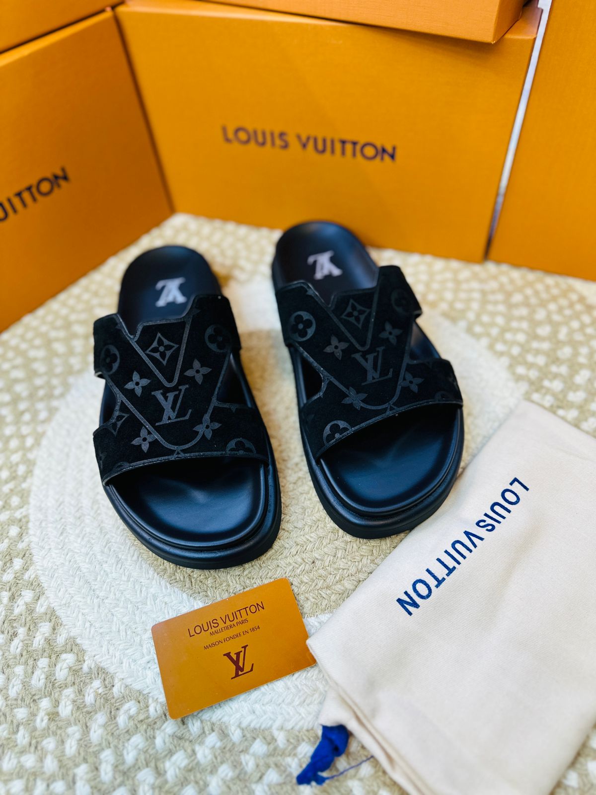 (lv) Luxury Sandals – Premium Comfort & Style
