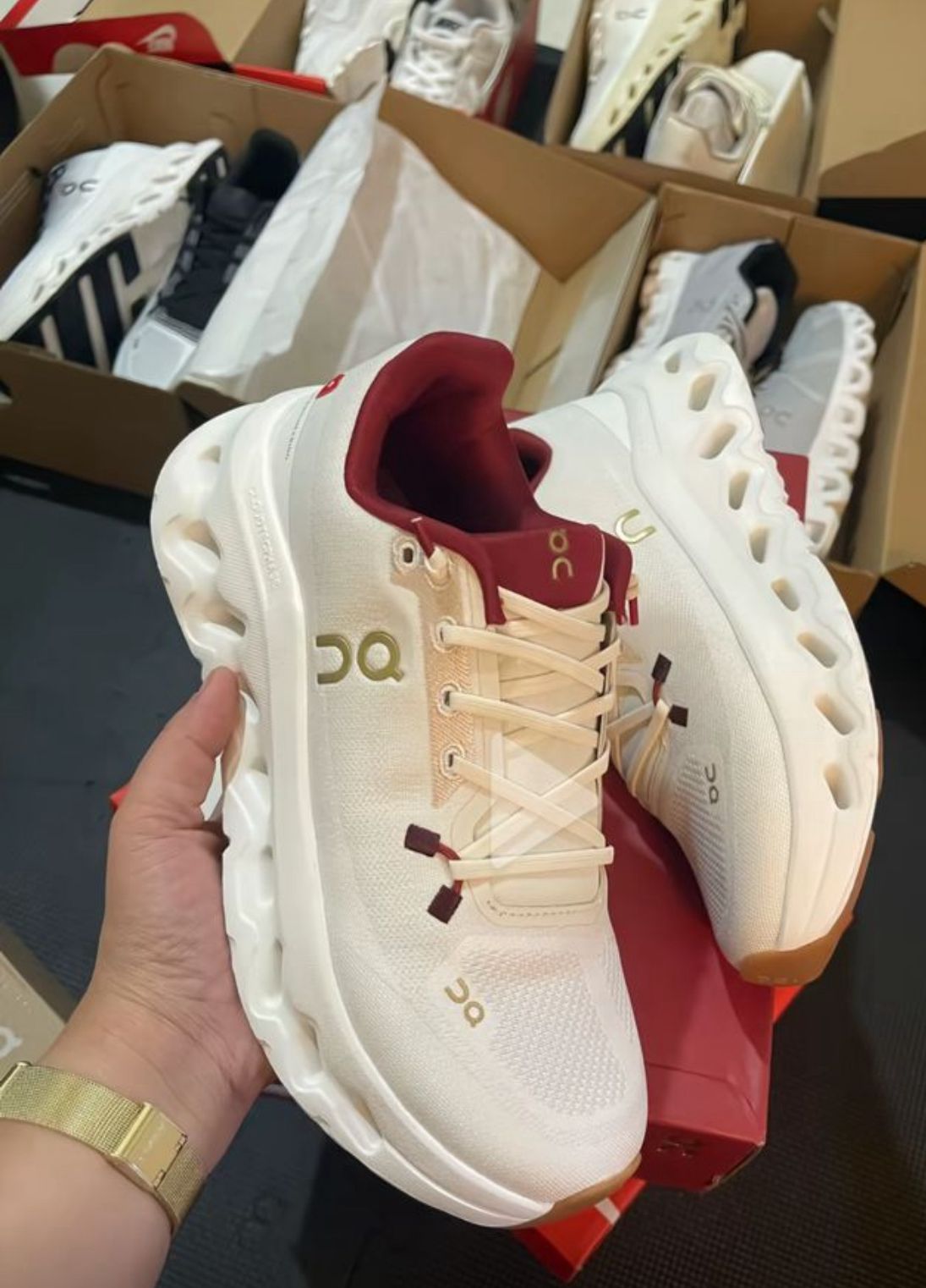 Cloud-Inspired Lightweight Sneakers – Everyday Comfort