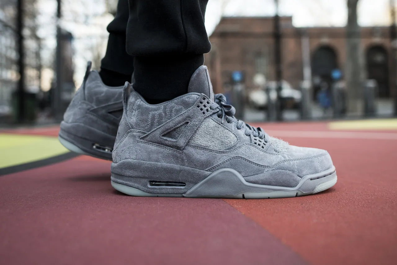 J4 KAWS - Glow in dark