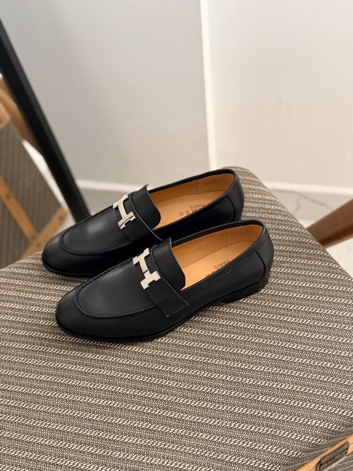Paris Classic H-Buckle Leather Loafers