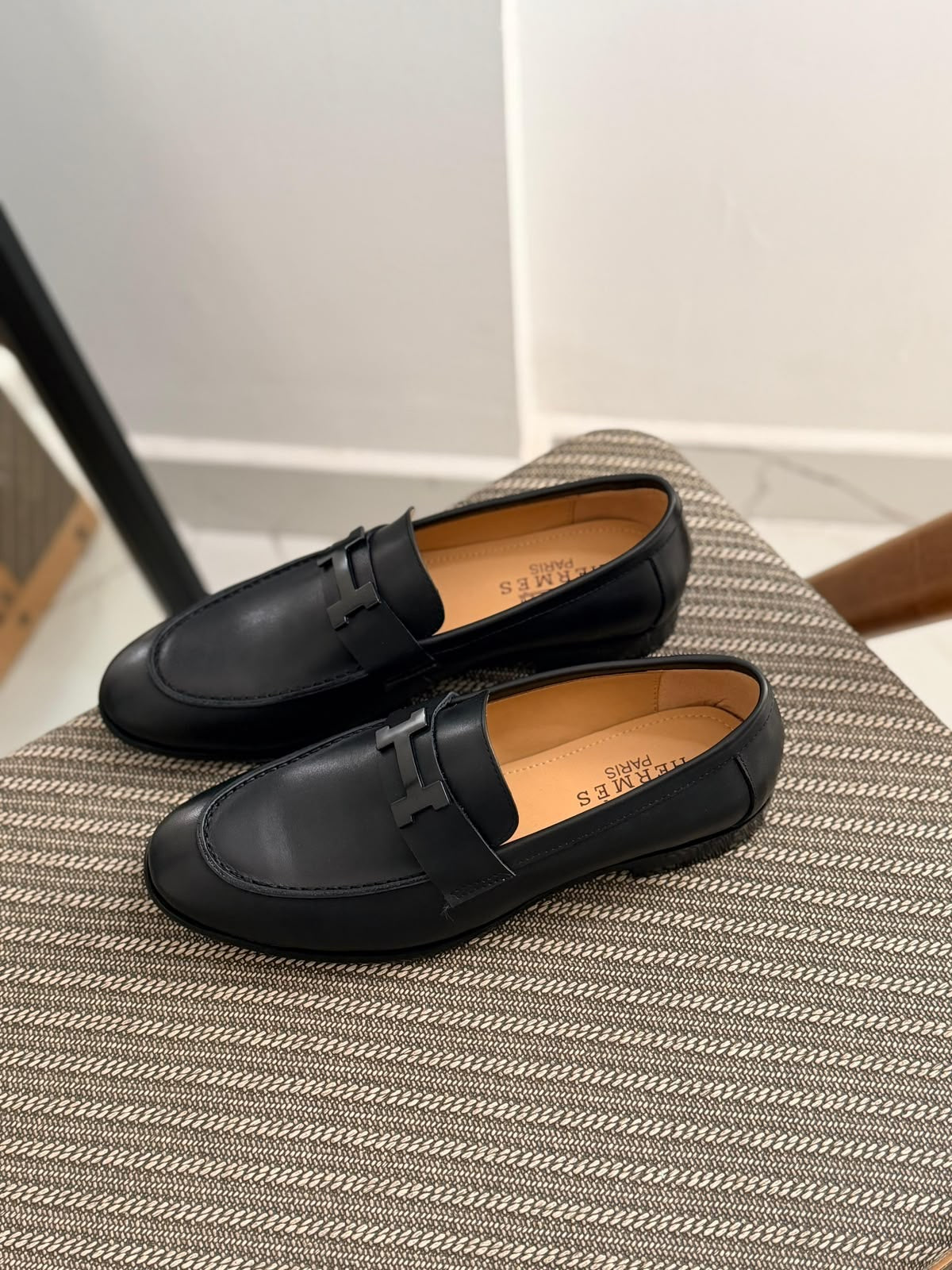 Paris Classic H-Buckle Leather Loafers