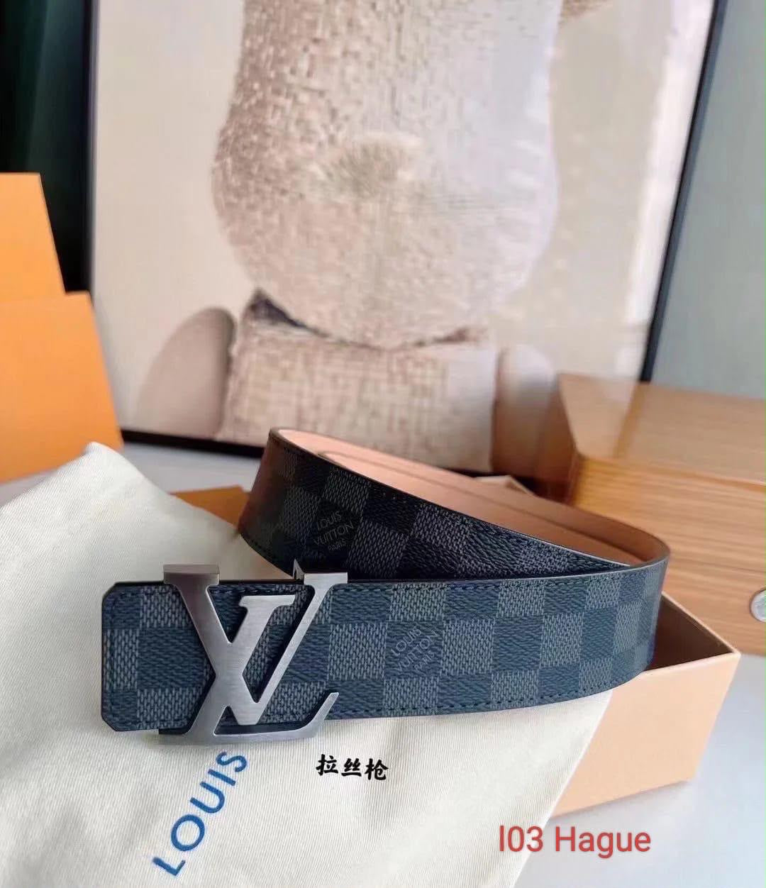 Lv Men's Classic Initial Buckle Reversible Leather Belt (40mm)
